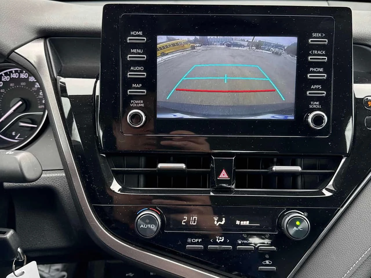 Toyota Camry * SE Auto AWD * CARFAX * СЛЕДЕНЕ НА ЛЕНТИ, снимка 9 - Автомобили и джипове - 53880573