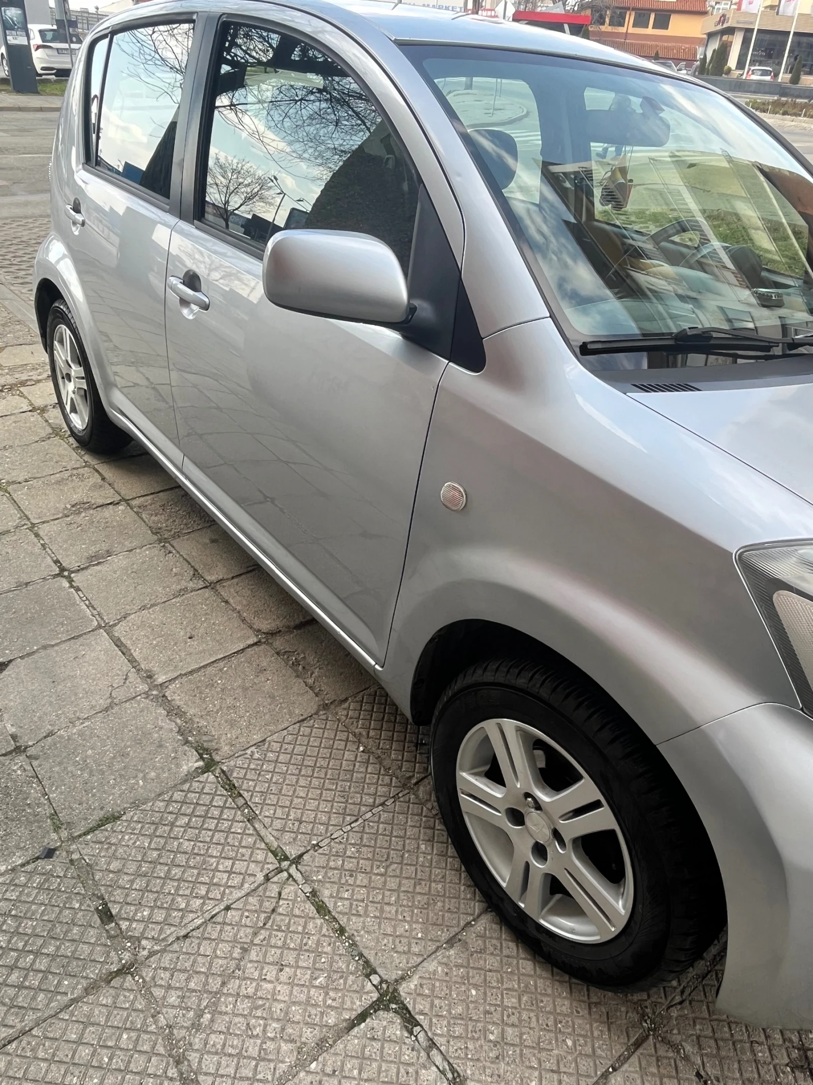 Daihatsu Sirion, снимка 2 - Автомобили и джипове - 53972925