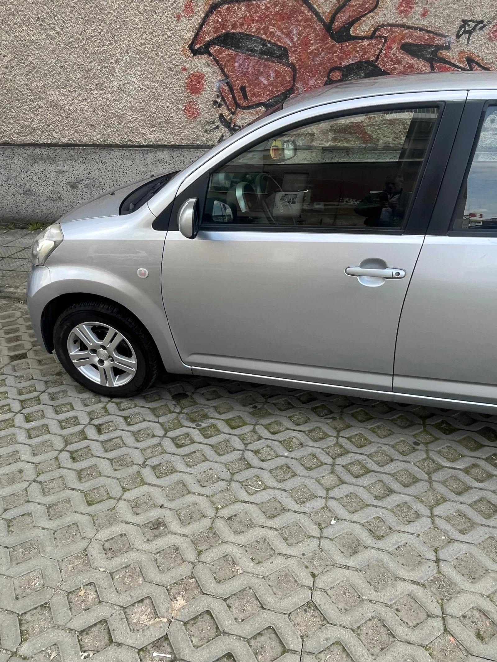 Daihatsu Sirion, снимка 6 - Автомобили и джипове - 53972925