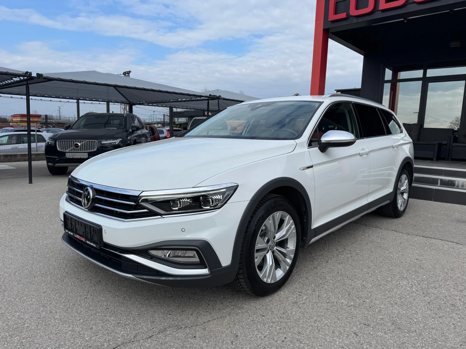 VW Alltrack 2.0TDI-190кс.-FACELIFT-KEYLESS-CAMERA-DISTRONIC, снимка 2 - Автомобили и джипове - 53999826