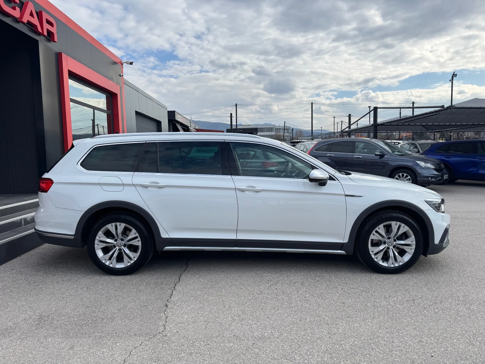 VW Alltrack 2.0TDI-190кс.-FACELIFT-KEYLESS-CAMERA-DISTRONIC, снимка 5 - Автомобили и джипове - 53999826