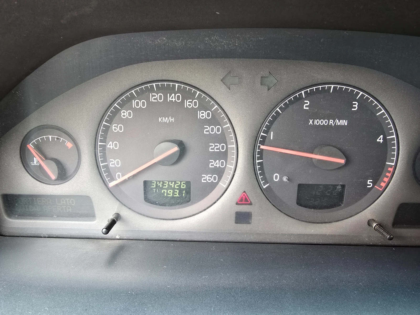 Volvo V70, снимка 8 - Автомобили и джипове - 54483300