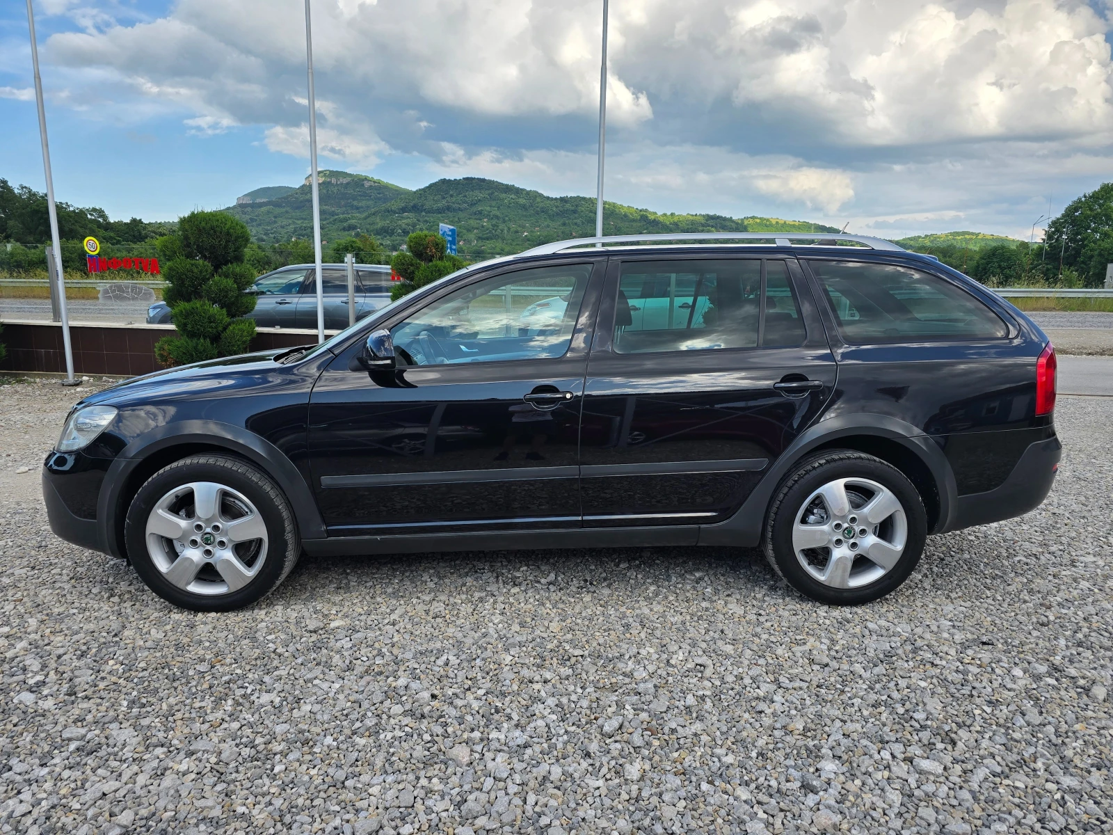 Skoda Octavia 2, 0 TDI SCOUT !! НАВИГАЦИЯ !!! , снимка 2 - Автомобили и джипове - 54806004