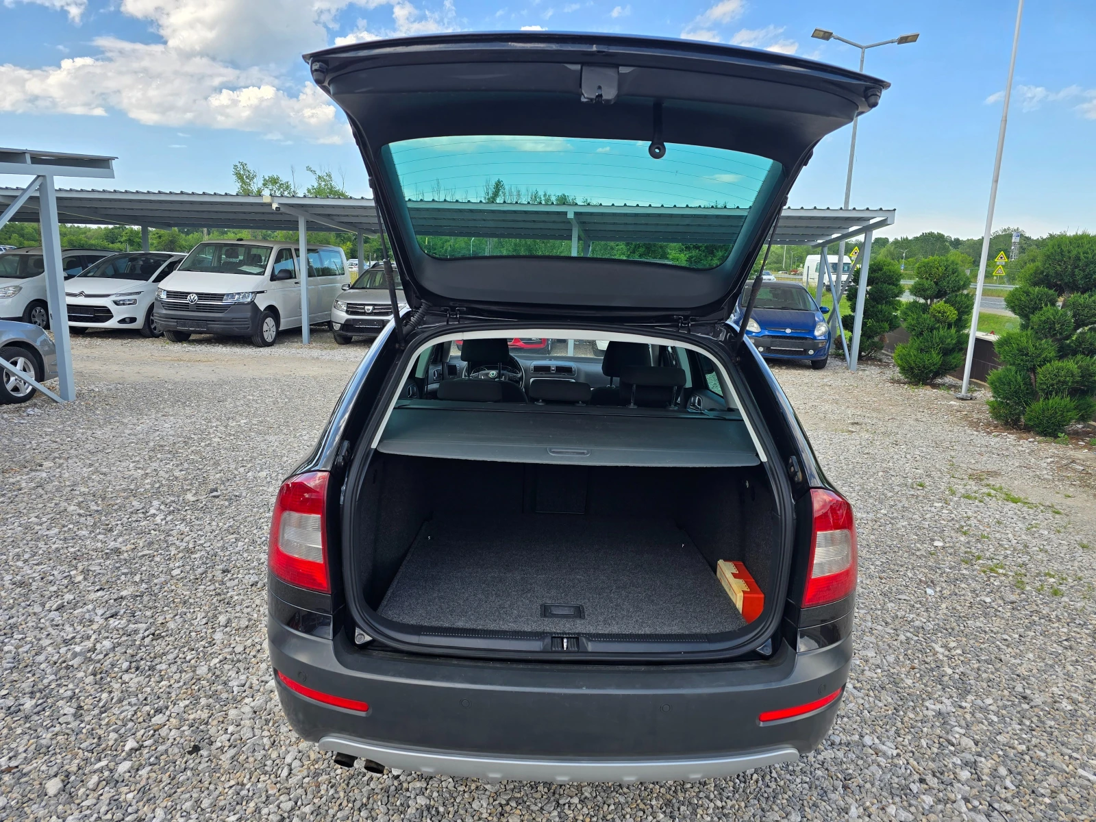 Skoda Octavia 2, 0 TDI SCOUT !! НАВИГАЦИЯ !!! , снимка 15 - Автомобили и джипове - 54806004