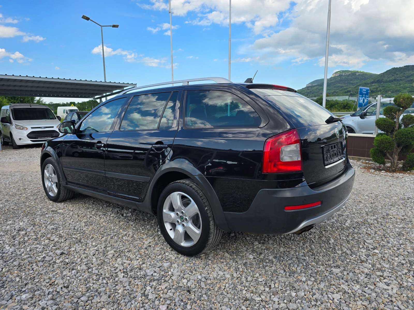 Skoda Octavia 2, 0 TDI SCOUT !! НАВИГАЦИЯ !!! , снимка 3 - Автомобили и джипове - 54806004