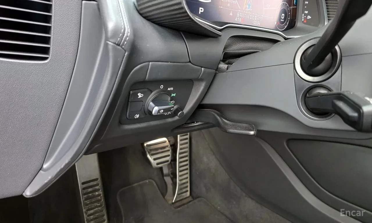 Audi R8 5.2 V10 Plus Coupe| V10| QUATTRO| LED| VIRTUAL COC, снимка 16 - Автомобили и джипове - 55010993