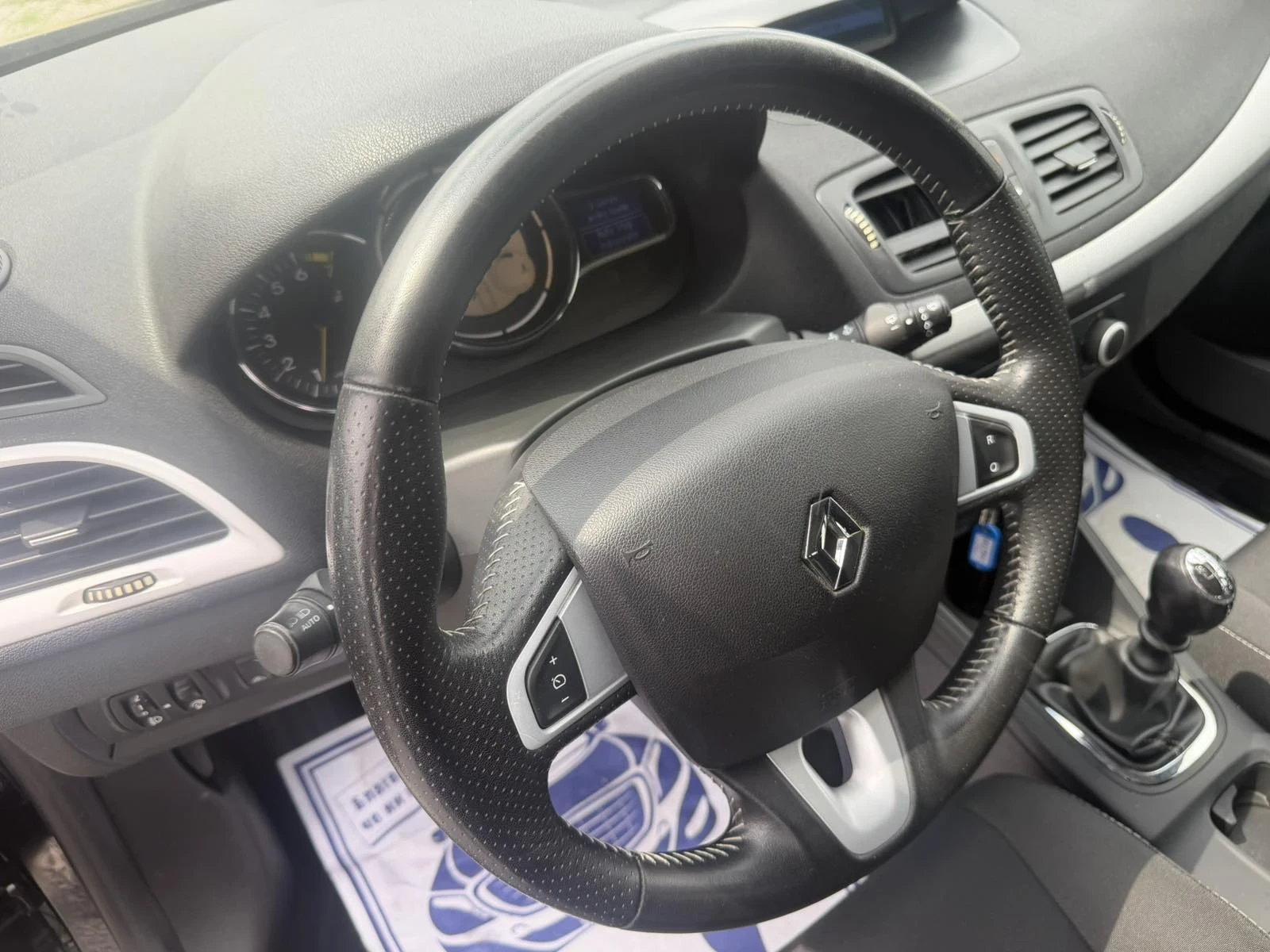 Renault Megane 1.2t/116к.с, снимка 15 - Автомобили и джипове - 55378669