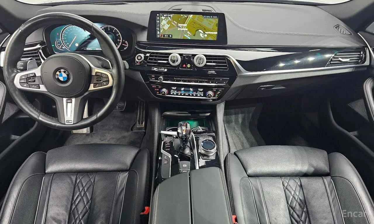 BMW 530 xDrive M Sport Plus/ДИСТРОНИК/360/ОБДУХ/ПОДГРЕВ, снимка 7 - Автомобили и джипове - 55897778