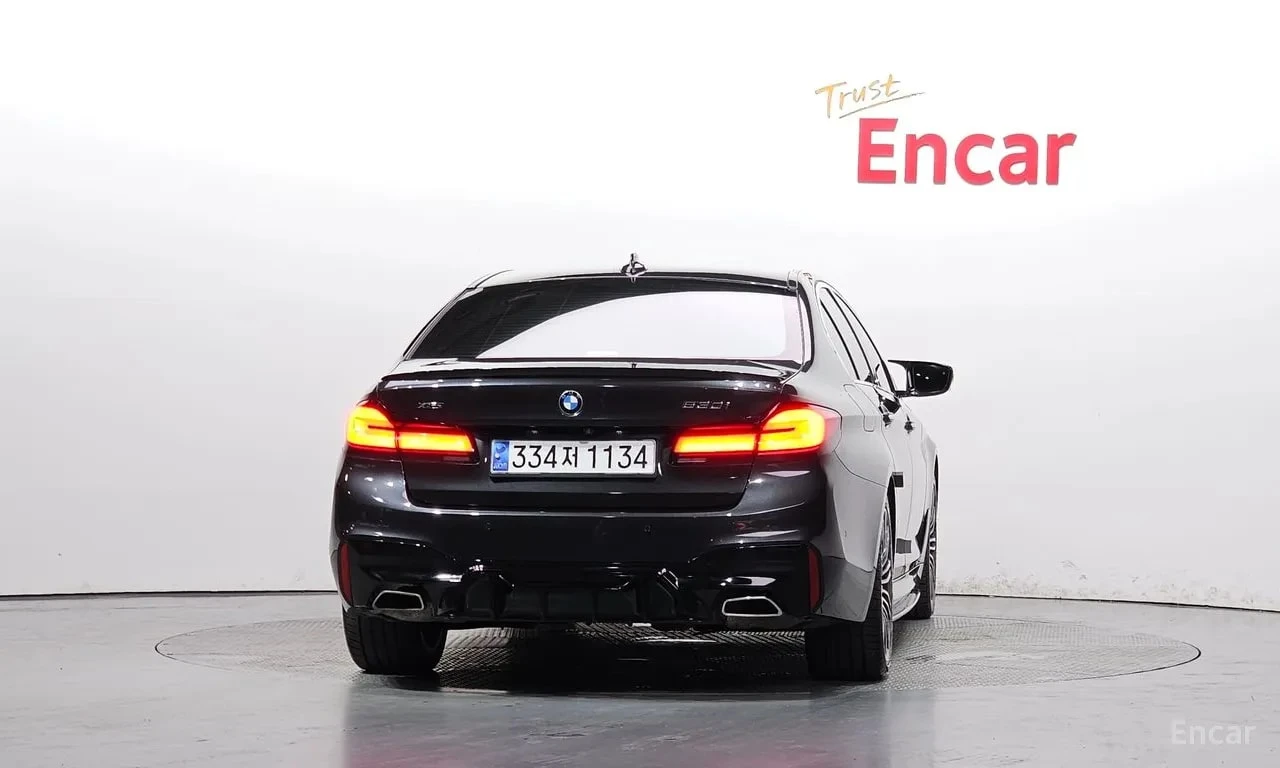 BMW 530 xDrive M Sport Plus/ДИСТРОНИК/360/ОБДУХ/ПОДГРЕВ, снимка 4 - Автомобили и джипове - 55897778