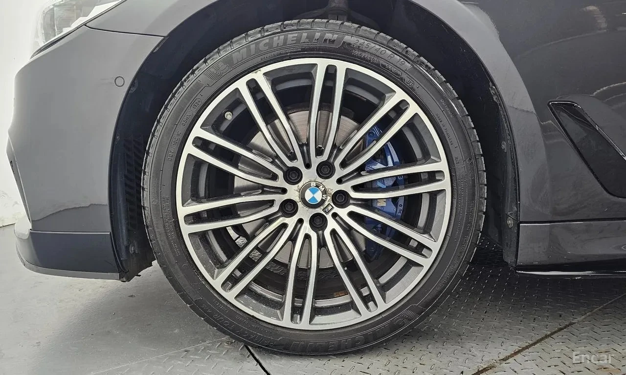 BMW 530 xDrive M Sport Plus/ДИСТРОНИК/360/ОБДУХ/ПОДГРЕВ, снимка 5 - Автомобили и джипове - 55897778