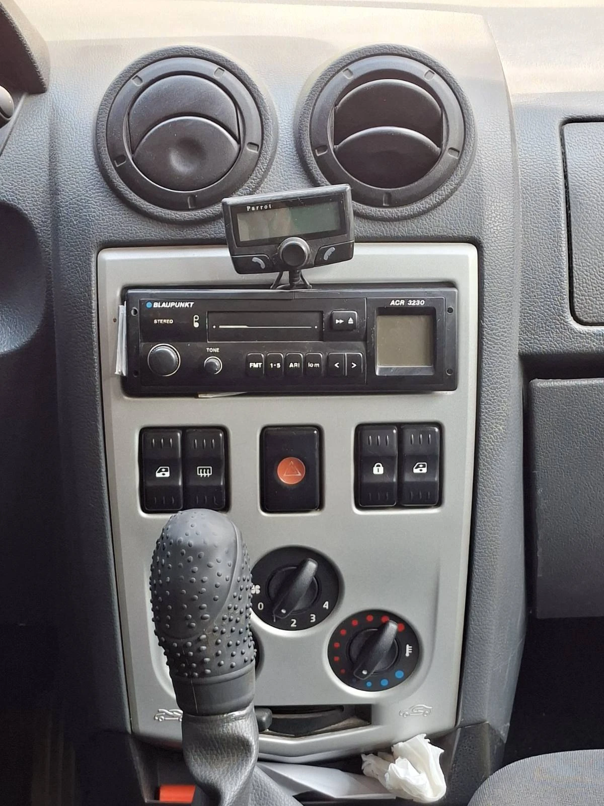 Dacia Logan 1.5D, снимка 6 - Автомобили и джипове - 55985306