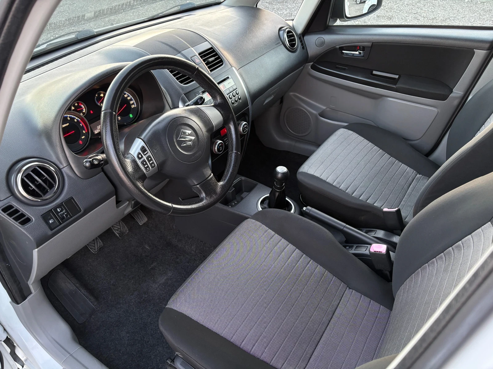 Suzuki SX4 1.6i 120кс 4x4 160.000 КМ, снимка 7 - Автомобили и джипове - 56152174