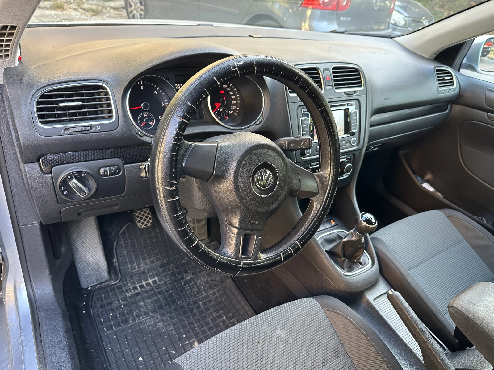 VW Golf 1.6TDi 105hp, снимка 9 - Автомобили и джипове - 56426840