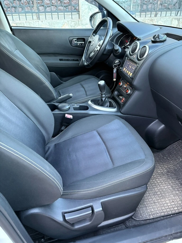 Nissan Qashqai 1.5dci рег.обслуж., снимка 14 - Автомобили и джипове - 54385735