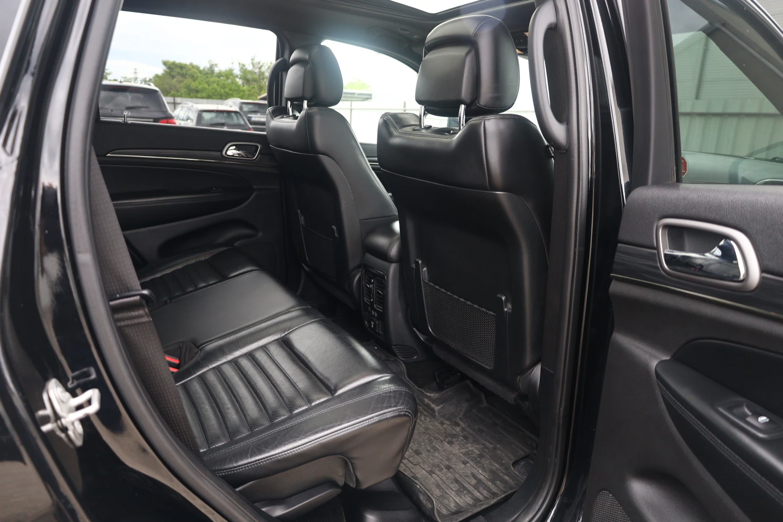 Jeep Grand cherokee 5.7 V8 HEMI Lim X Pano KAM KeyGO Distronic #iCarbg - изображение 8