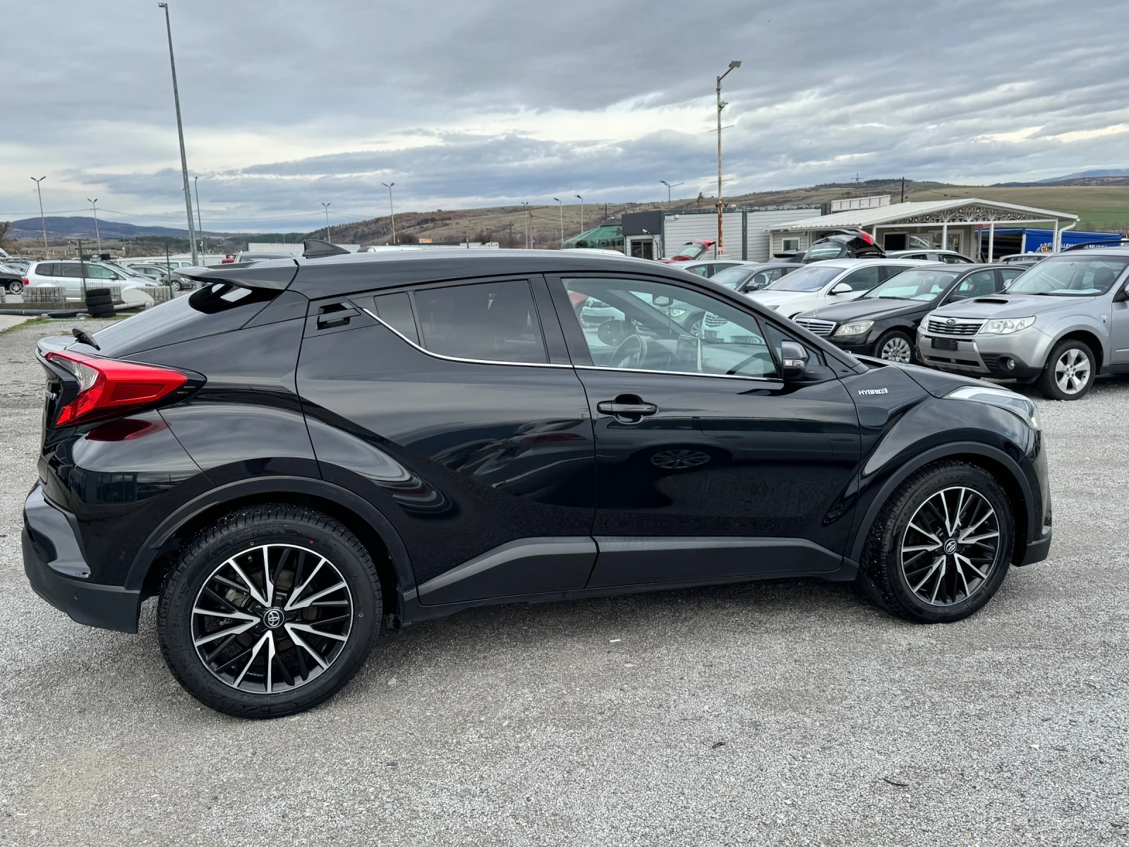 Toyota C-HR 1.8 HYBRID/90.000/STYLE/DISTRONIC/LINE-ASSIST | Mobile.bg   6
