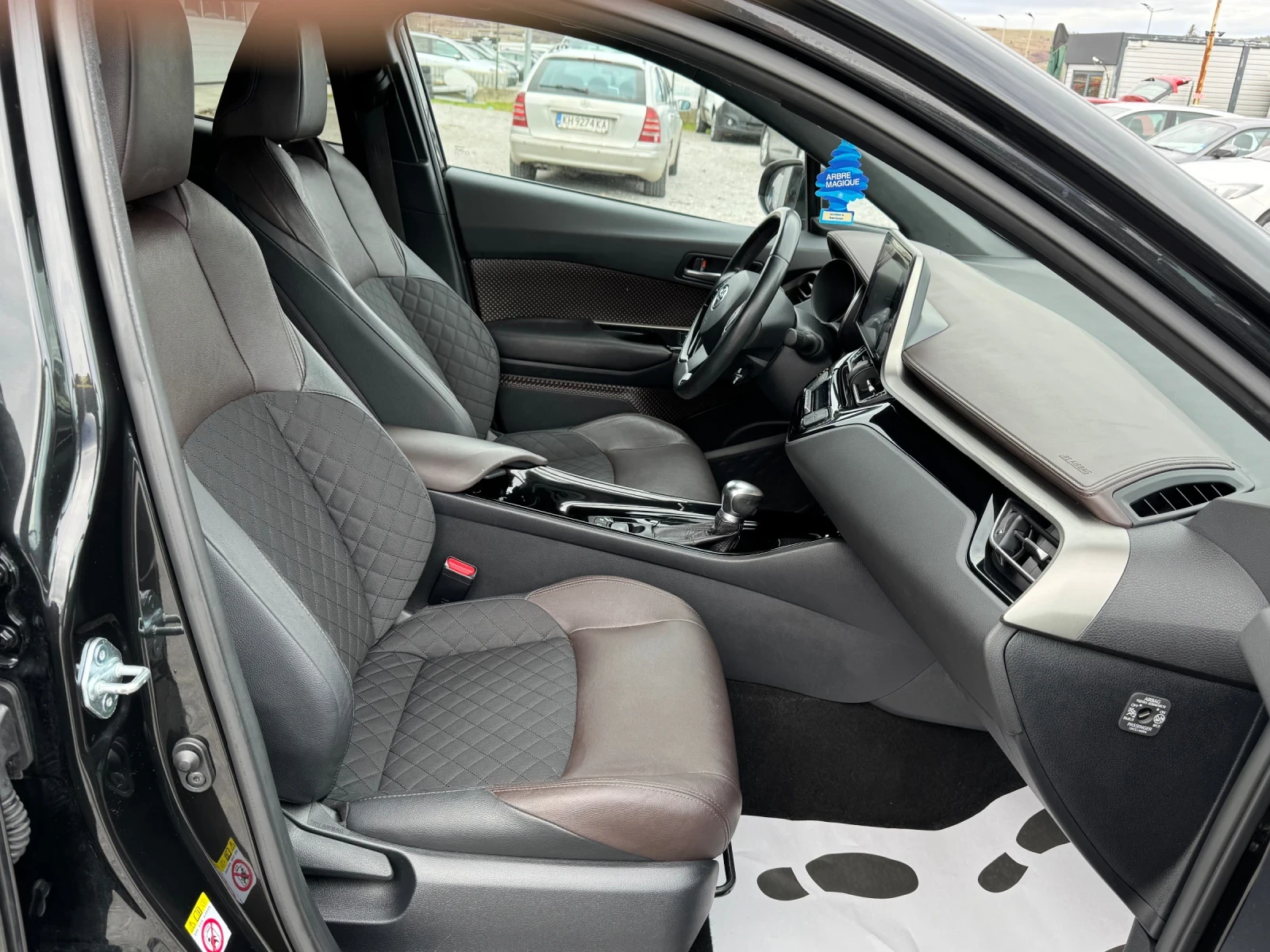 Toyota C-HR 1.8 HYBRID/90.000/STYLE/DISTRONIC/LINE-ASSIST | Mobile.bg   9