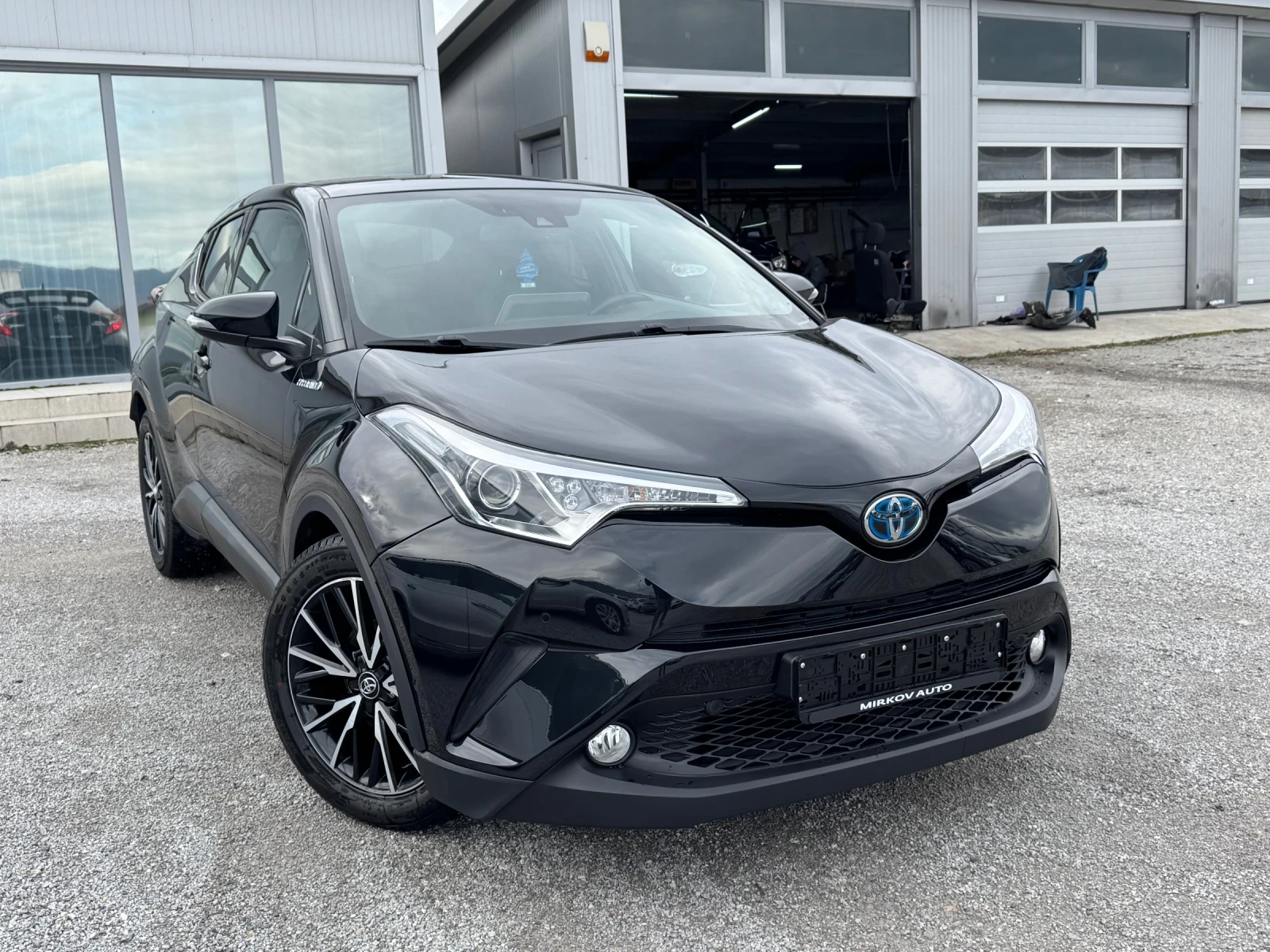 Toyota C-HR 1.8 HYBRID/90.000/STYLE/DISTRONIC/LINE-ASSIST | Mobile.bg   2