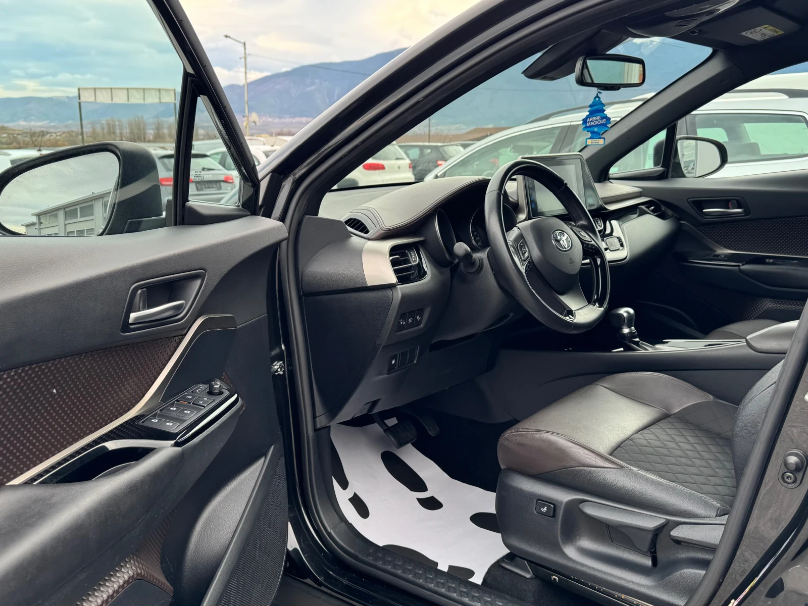 Toyota C-HR 1.8 HYBRID/90.000/STYLE/DISTRONIC/LINE-ASSIST | Mobile.bg   8