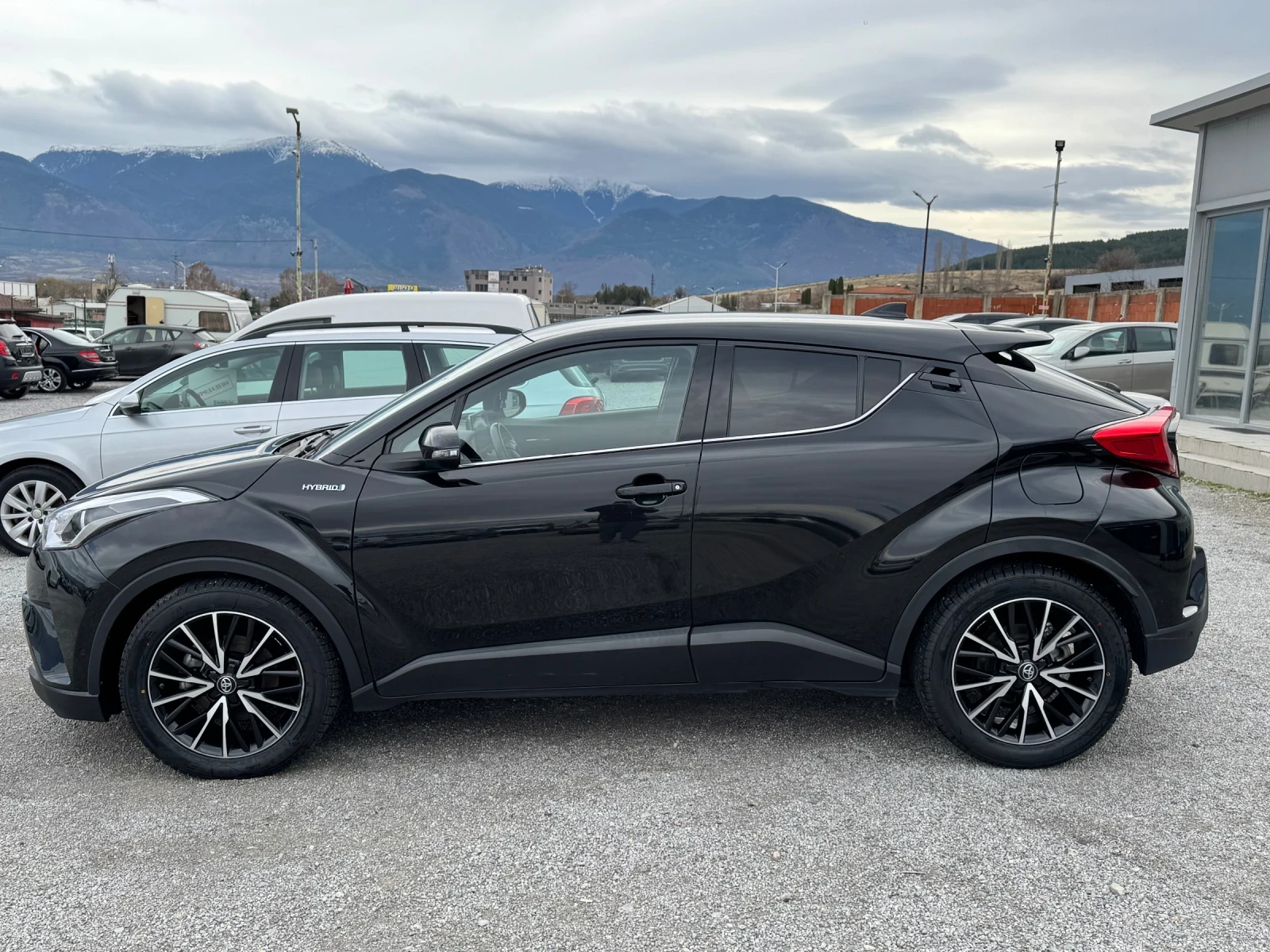 Toyota C-HR 1.8 HYBRID/90.000/STYLE/DISTRONIC/LINE-ASSIST | Mobile.bg   7