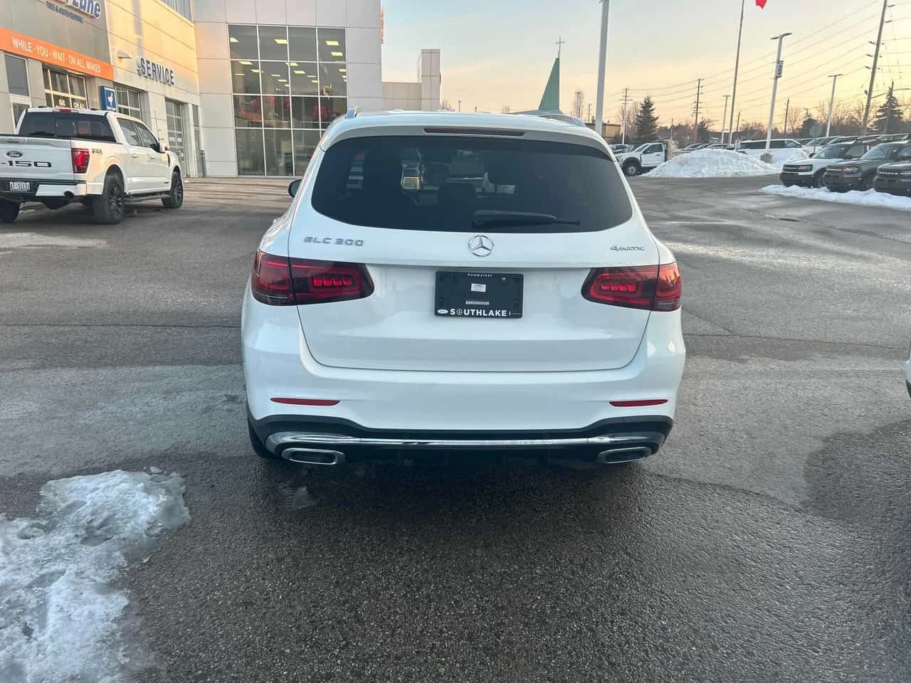 Mercedes-Benz GLC 300 * 4MATIC* DISTRONIC* PANORAMA* , снимка 13 - Автомобили и джипове - 53728068