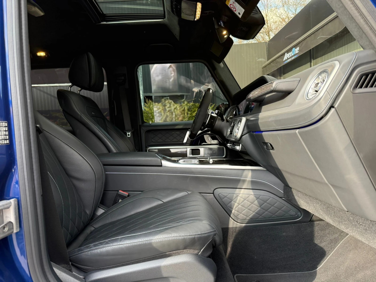 Mercedes-Benz G 63 AMG CARBON/A22/BRILIANT BLUE, снимка 16 - Автомобили и джипове - 53988479