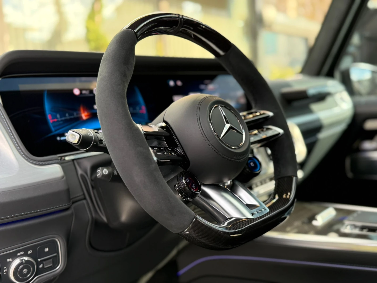 Mercedes-Benz G 63 AMG CARBON/A22/BRILIANT BLUE, снимка 9 - Автомобили и джипове - 53988479