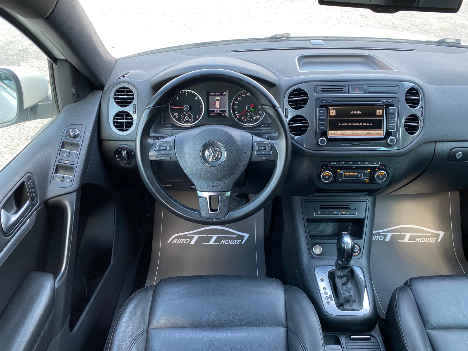 VW Tiguan R-Line* 4 Motion* Pano* 2.0TDI 177кс* , снимка 11 - Автомобили и джипове - 55122213