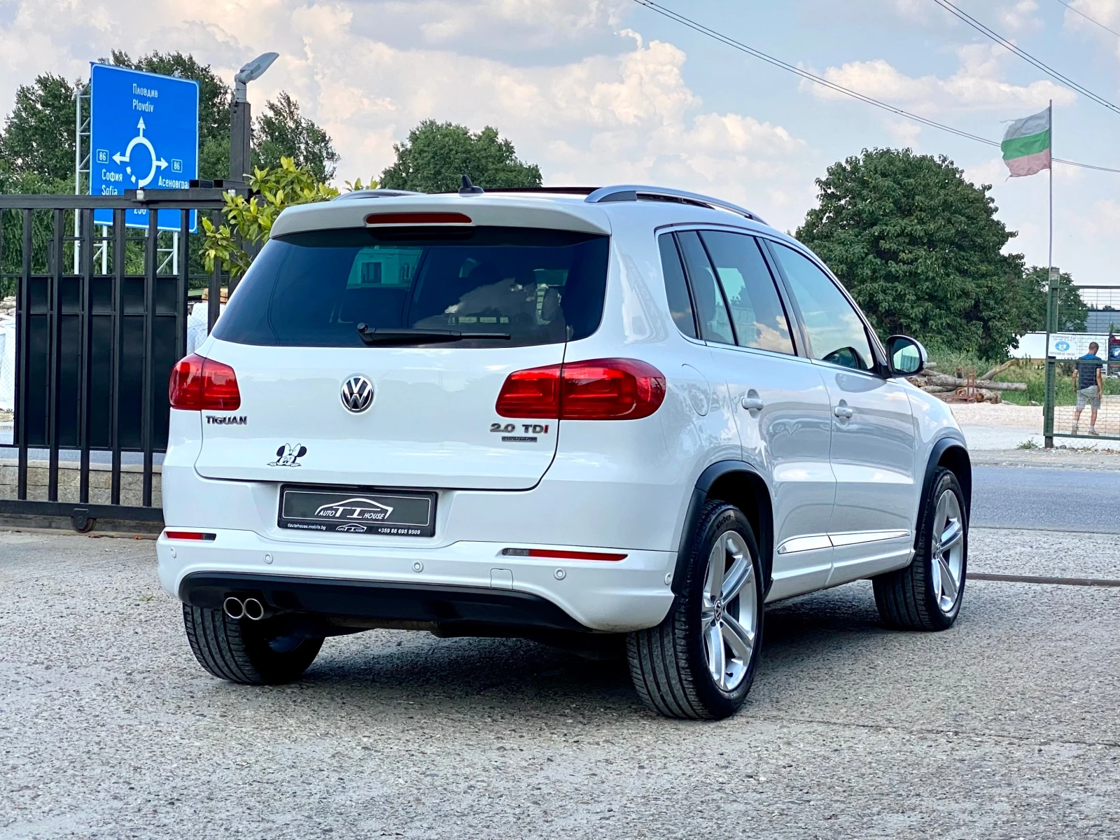 VW Tiguan R-Line* 4 Motion* Pano* 2.0TDI 177кс* , снимка 2 - Автомобили и джипове - 55122213