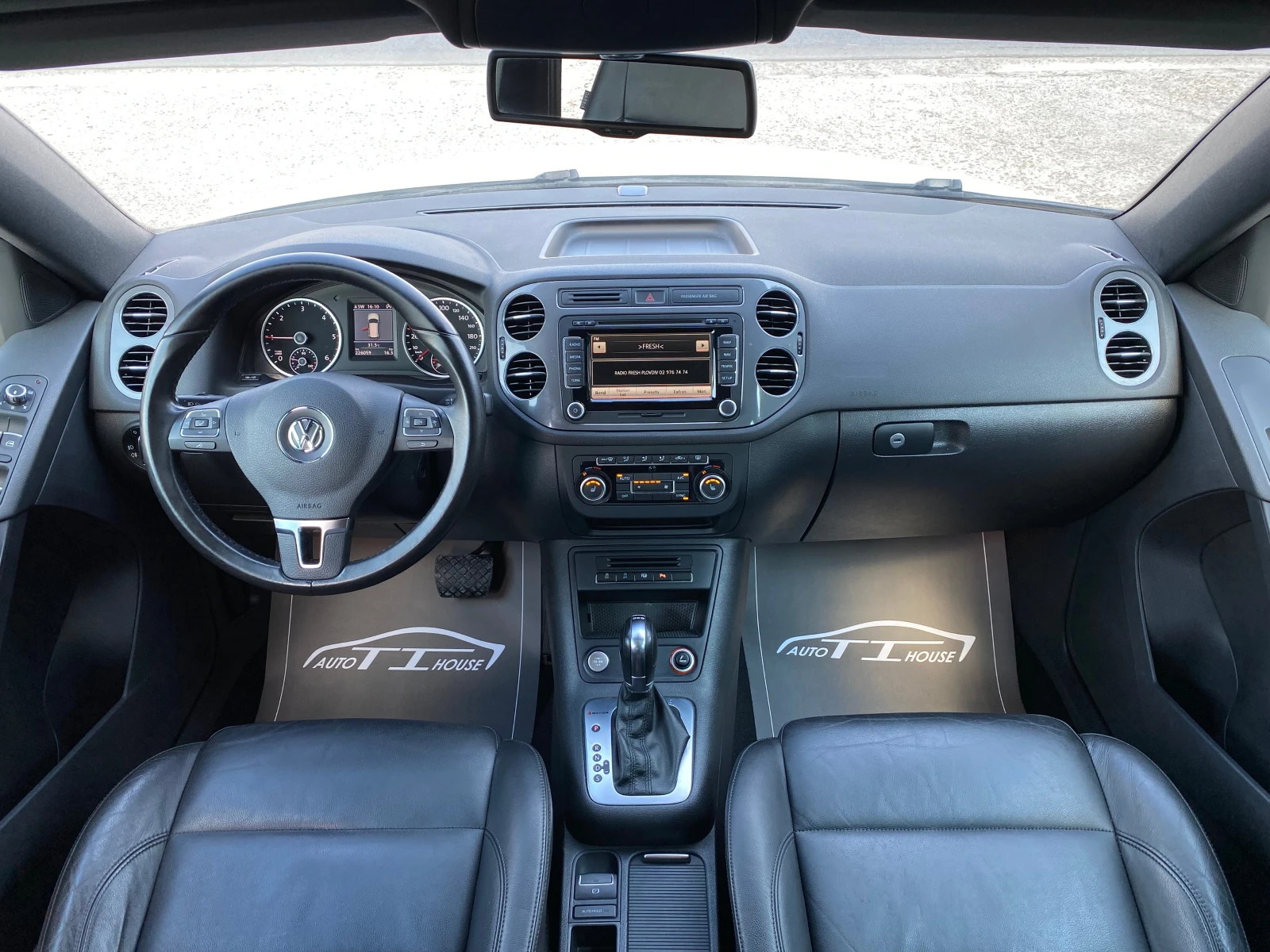 VW Tiguan R-Line* 4 Motion* Pano* 2.0TDI 177кс* , снимка 9 - Автомобили и джипове - 55122213