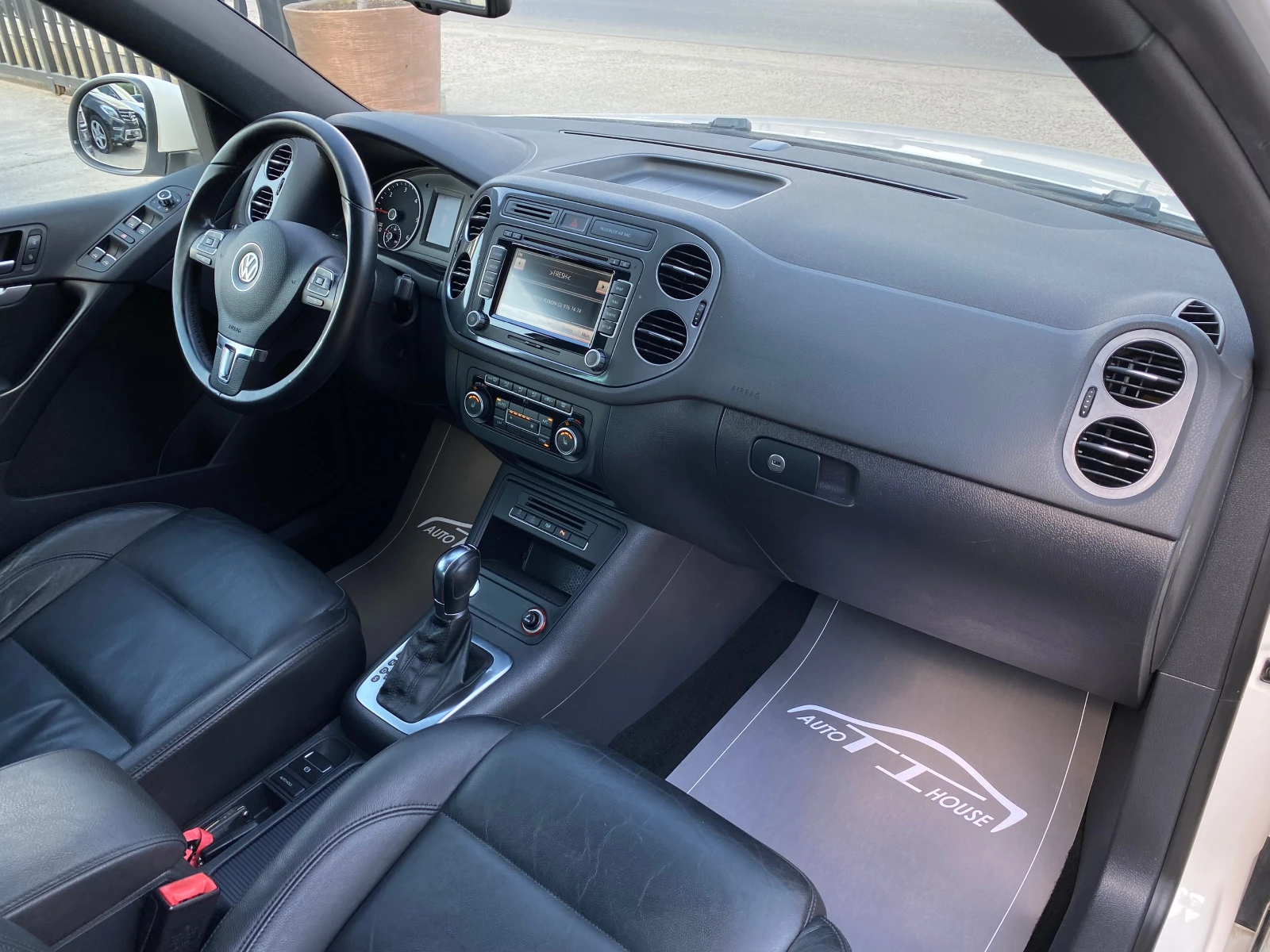 VW Tiguan R-Line* 4 Motion* Pano* 2.0TDI 177кс* , снимка 10 - Автомобили и джипове - 55122213
