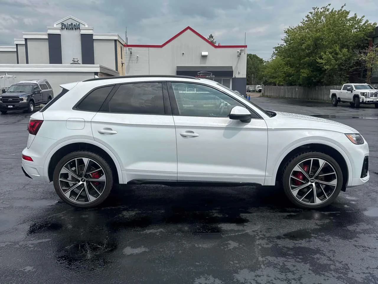 Audi SQ5 * Progressiv * CARFAX * БЕЗ ПЪРВОНАЧАЛНА ВНОСКА, снимка 3 - Автомобили и джипове - 55226331