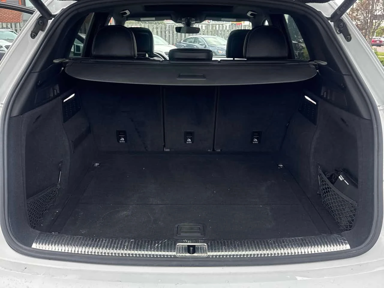 Audi SQ5 * Progressiv * CARFAX * БЕЗ ПЪРВОНАЧАЛНА ВНОСКА, снимка 16 - Автомобили и джипове - 55226331