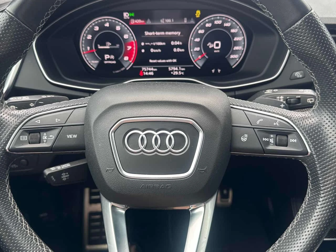 Audi SQ5 * Progressiv * CARFAX * БЕЗ ПЪРВОНАЧАЛНА ВНОСКА, снимка 11 - Автомобили и джипове - 55226331