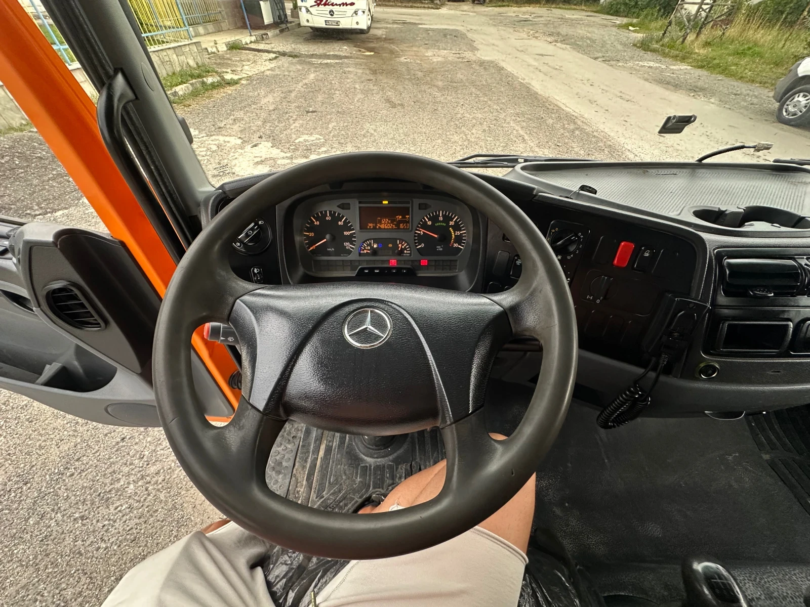 Mercedes-Benz Atego 818* Тристранен самосвал* 4м.* Топ състояние, снимка 11 - Камиони - 55224439