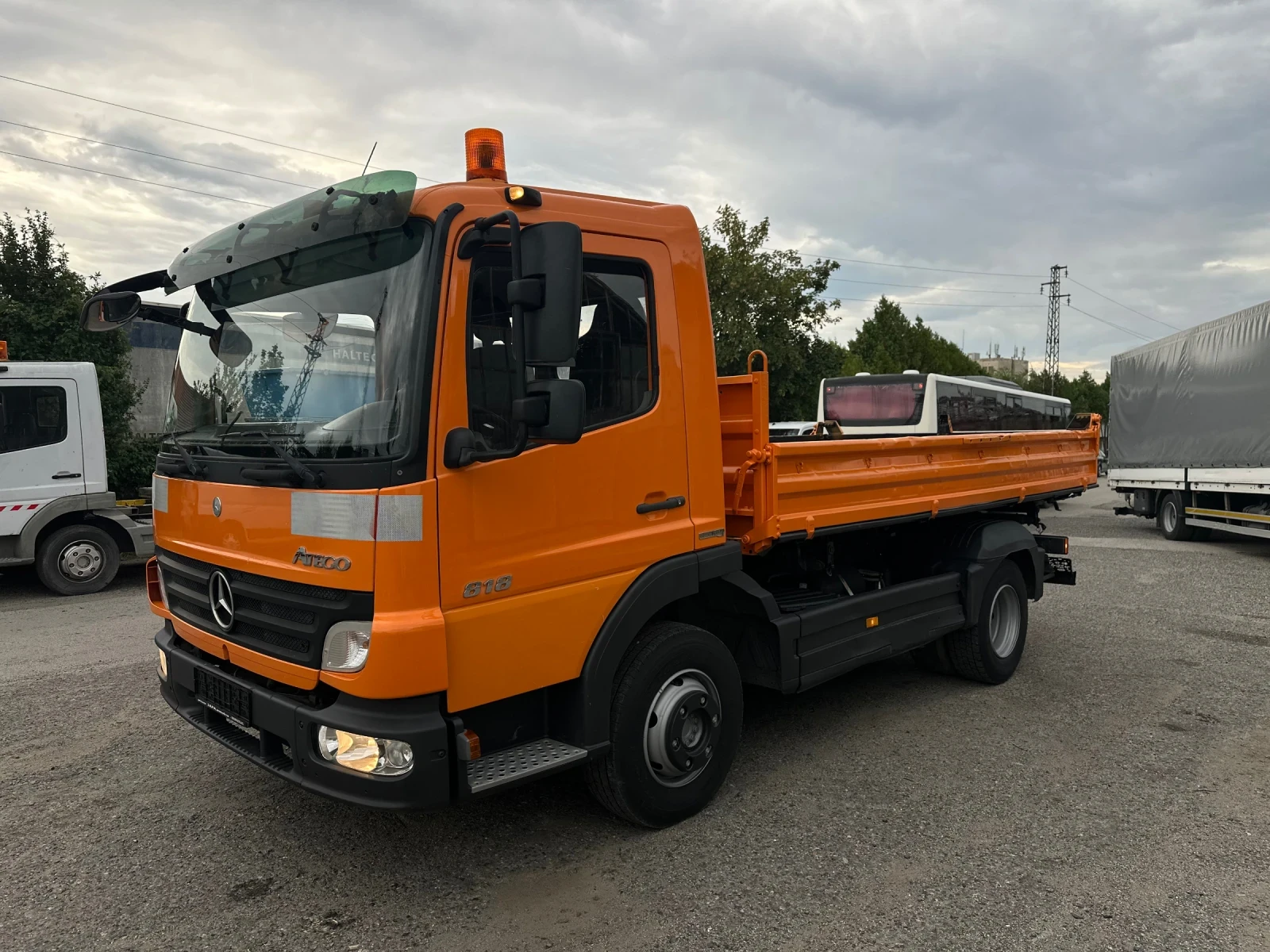 Mercedes-Benz Atego 818* Тристранен самосвал* 4м.* Топ състояние, снимка 17 - Камиони - 55224439