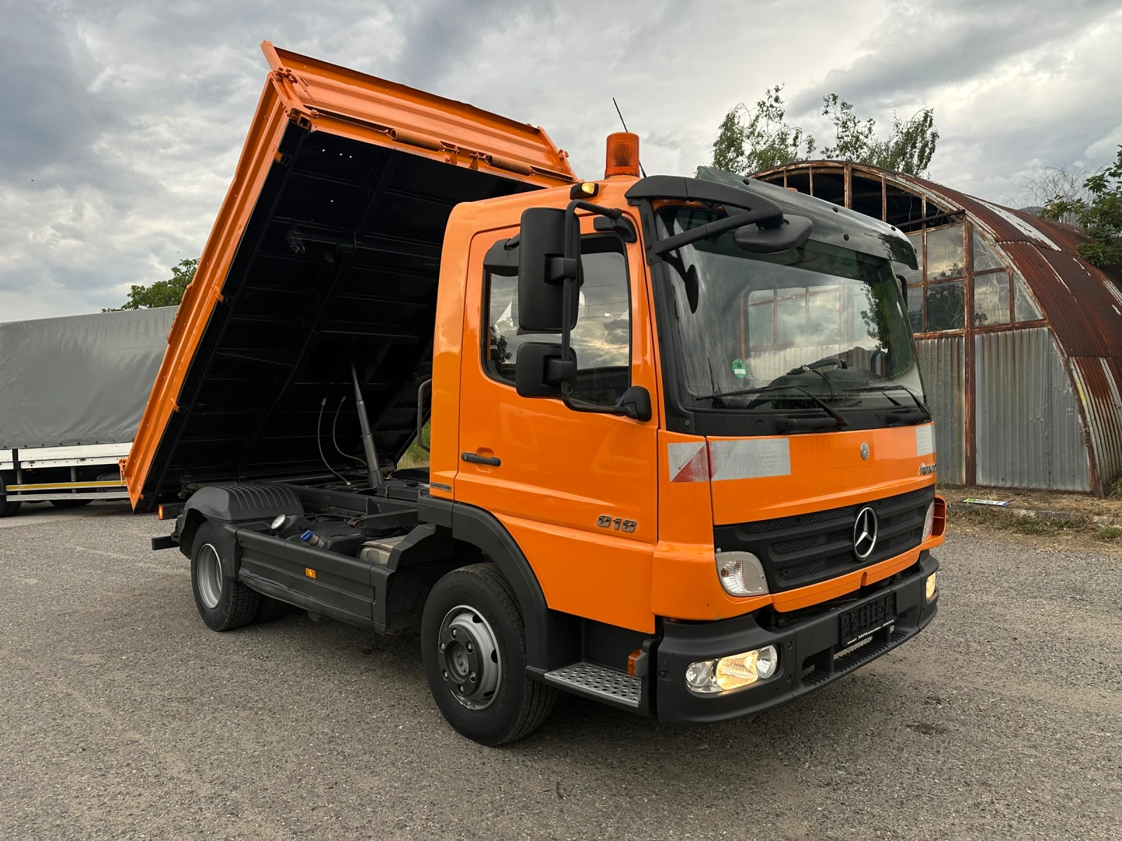 Mercedes-Benz Atego 818* Тристранен самосвал* 4м.* Топ състояние, снимка 3 - Камиони - 55224439