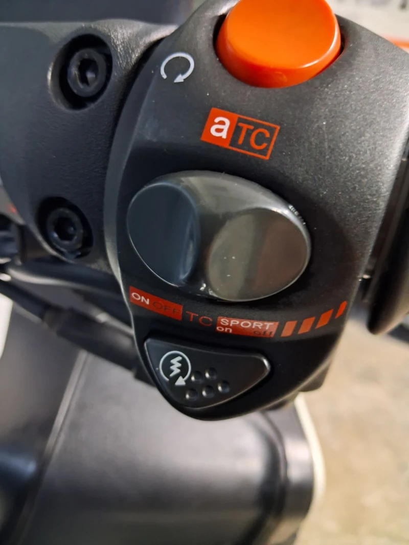 Aprilia SRV 850i ABS TC, снимка 15 - Мотоциклети и мототехника - 53296346