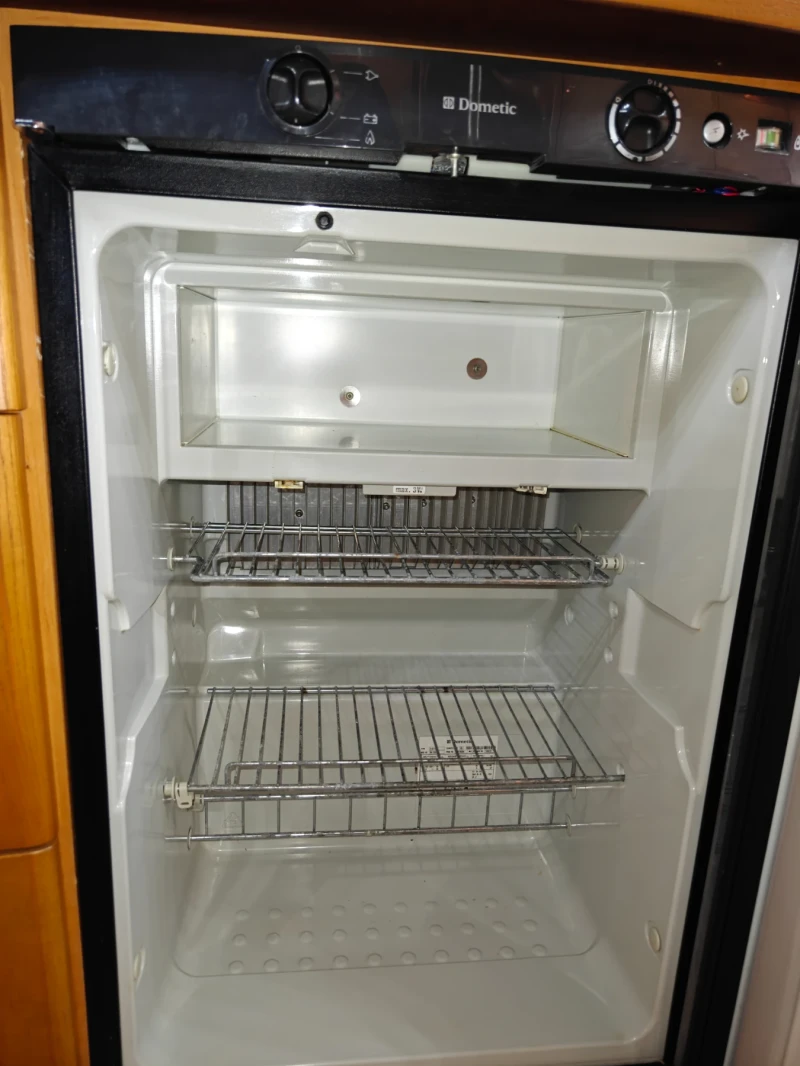 Каравана Fendt Platin 540TG, снимка 13 - Каравани и кемпери - 52627023