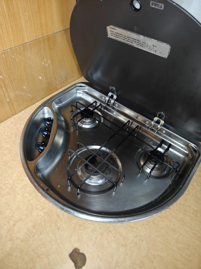 Каравана Fendt Platin 540TG, снимка 11 - Каравани и кемпери - 52627023