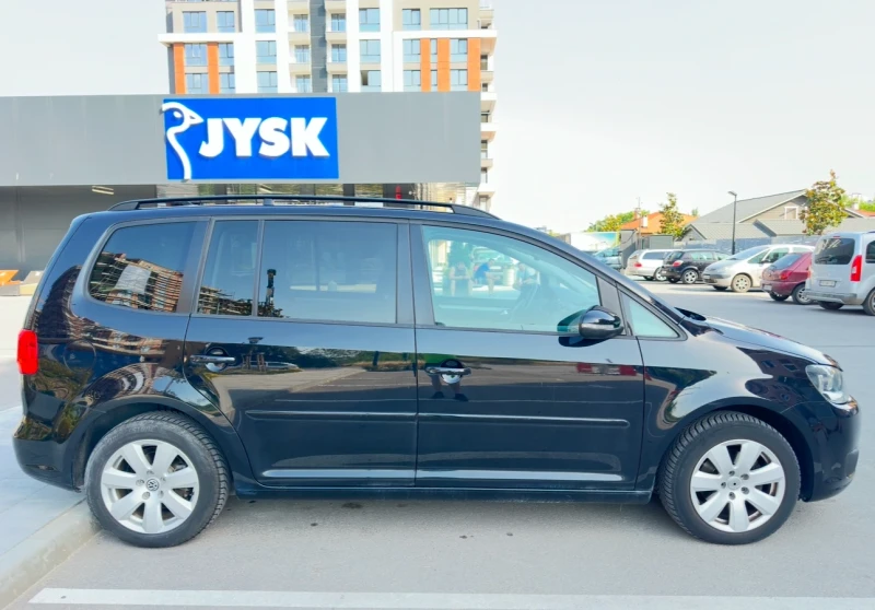 VW Touran 1.6, снимка 7 - Автомобили и джипове - 48307579