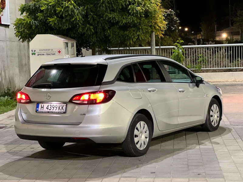 Opel Astra 1.6 CDTI, снимка 4 - Автомобили и джипове - 49307343