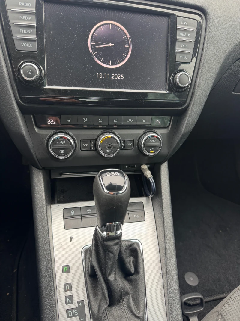 Skoda Octavia 1.6TDI DSG, снимка 14 - Автомобили и джипове - 50101141
