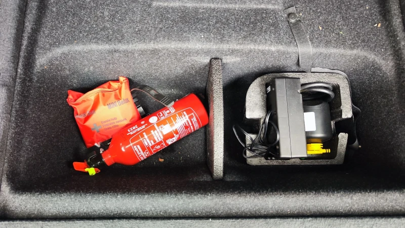 BMW 316 F31 2.0 120кс., снимка 16 - Автомобили и джипове - 50735566