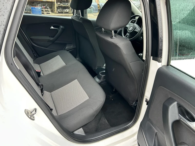 VW Polo 1.6 TDI, снимка 12 - Автомобили и джипове - 53009066
