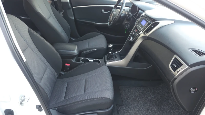 Hyundai I30 1.4 CRDI, снимка 8 - Автомобили и джипове - 53407235