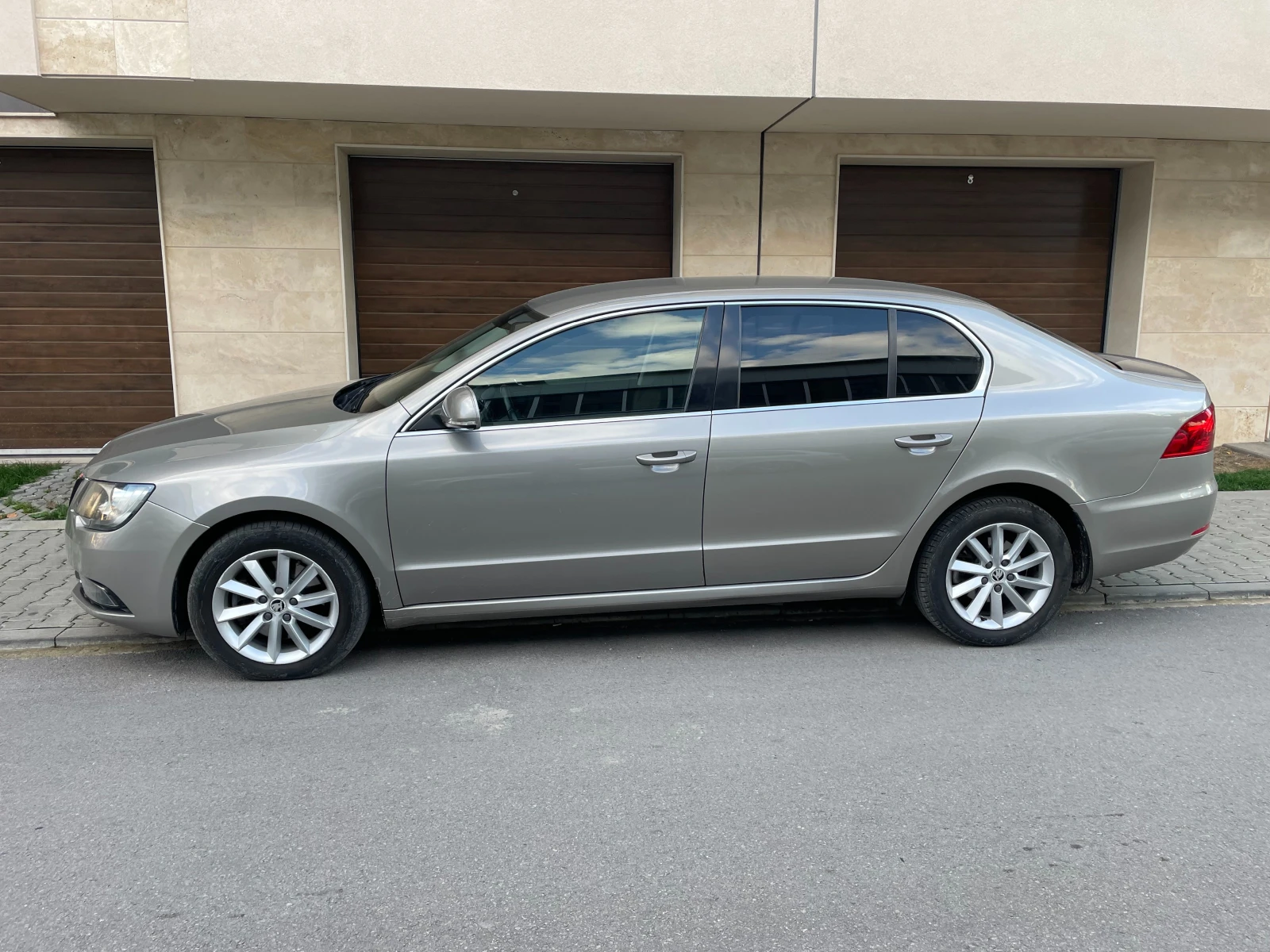 Skoda Superb 2.0TDI DSG Facelift - изображение 5