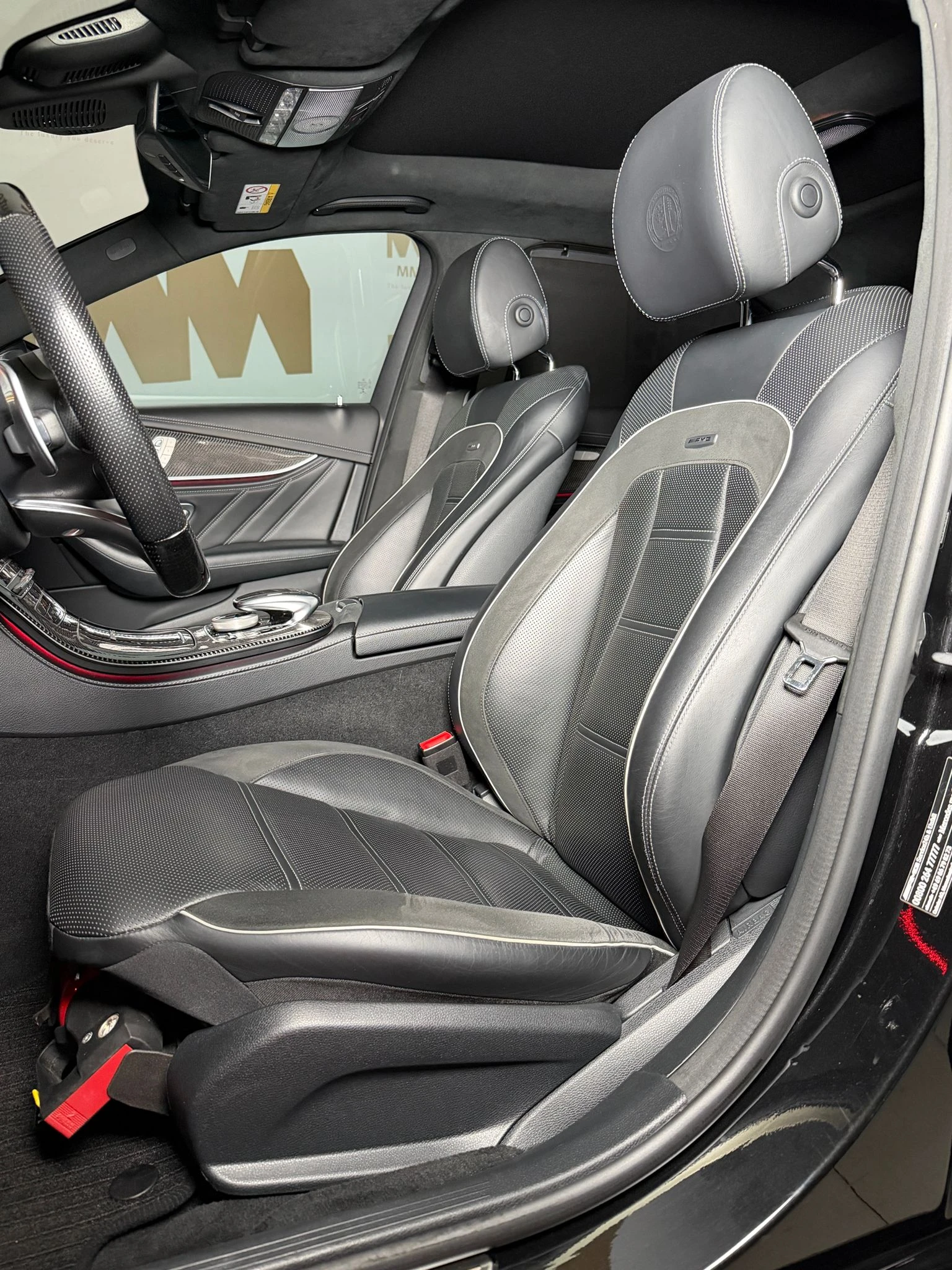 Mercedes-Benz E 63 AMG s* 4Matic* Carbon* Ceramic* HuD* Pano* Burmester - изображение 7