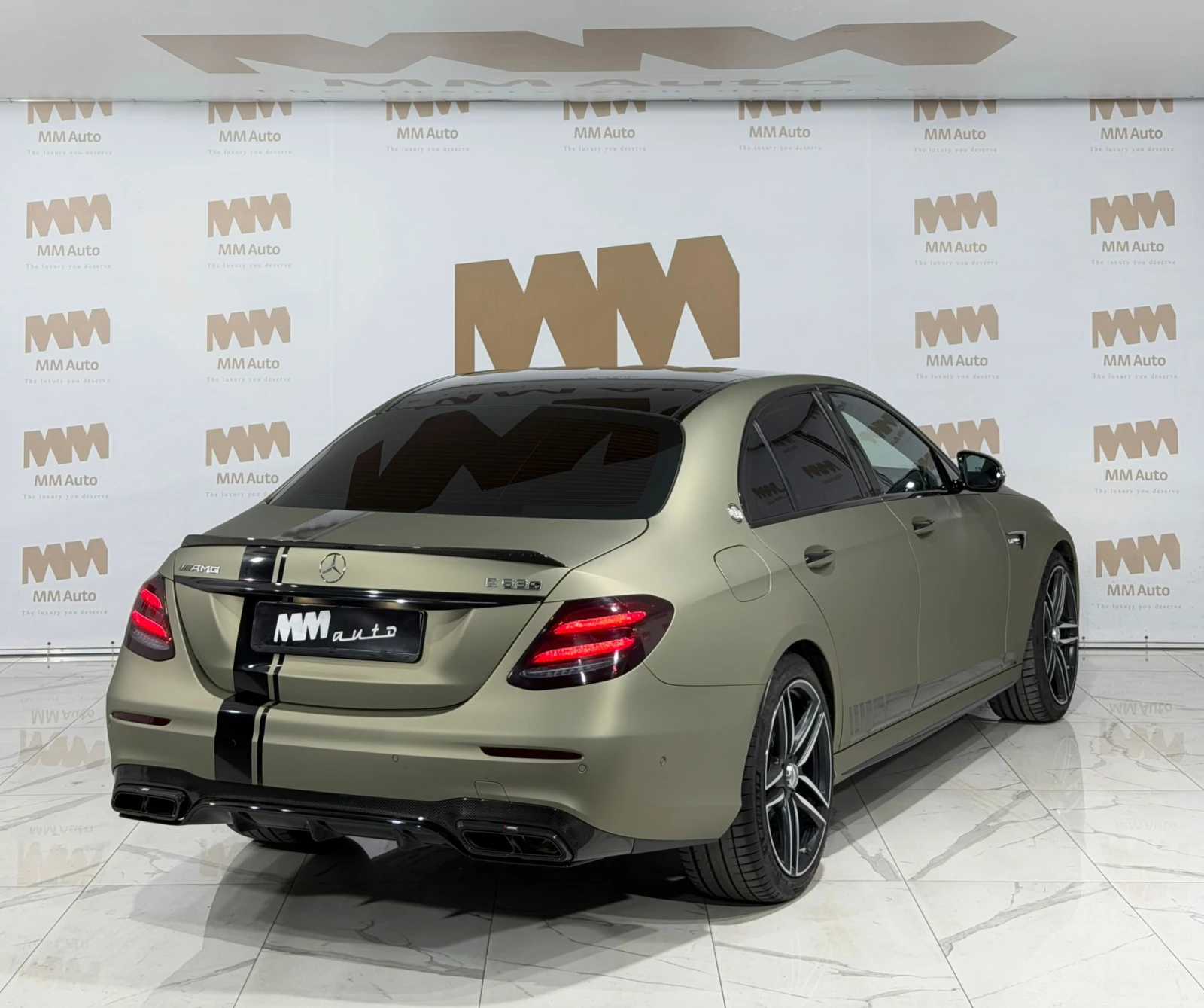 Mercedes-Benz E 63 AMG s* 4Matic* Carbon* Ceramic* HuD* Pano* Burmester - изображение 2