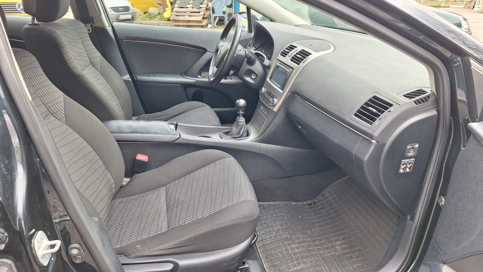 Toyota Avensis 1.8 NAVI, kamera, снимка 8 - Автомобили и джипове - 54017088